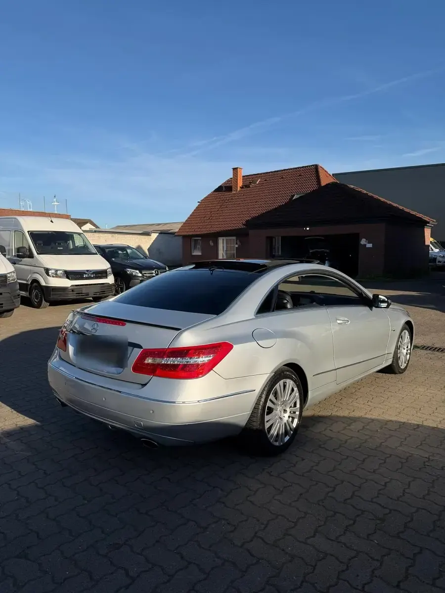 Gebraucht Mercedes E350 231 PS (169 kW) 2009 Silber Coupé