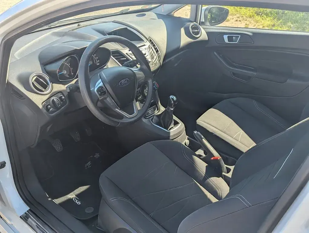 Gebraucht Ford Fiesta SYNC Edition 101 PS (74 kW) 2014 Weiß Kleinwagen
