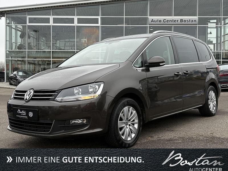 Braun Gebraucht 2017 VW Sharan Comfortline Van / Kleinbus | 13.900 € (Superpreis) - Bild 1/4