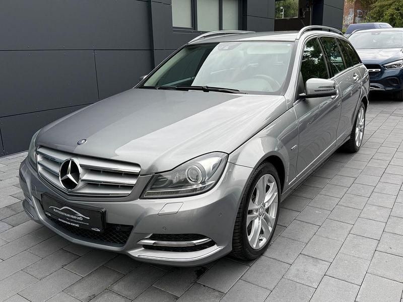 Silber Gebraucht 2011 Mercedes C250 Avantgarde Limousine | 10.999 € (Fairer Preis) - Bild 1/4