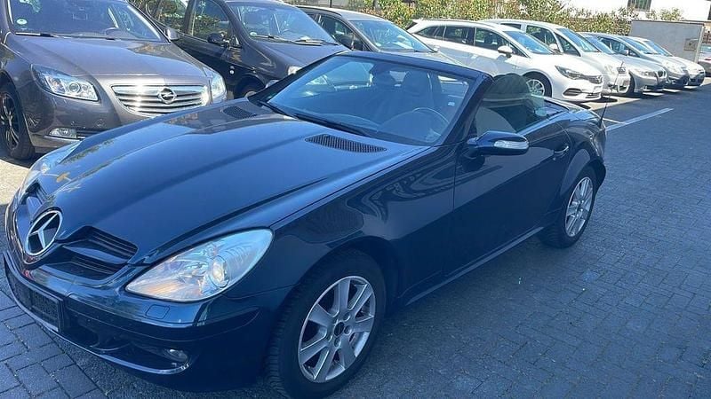 Blau Gebraucht 2004 Mercedes SLK200 Cabrio | 4.870 € (Etwas zu teuer) - Bild 1/4