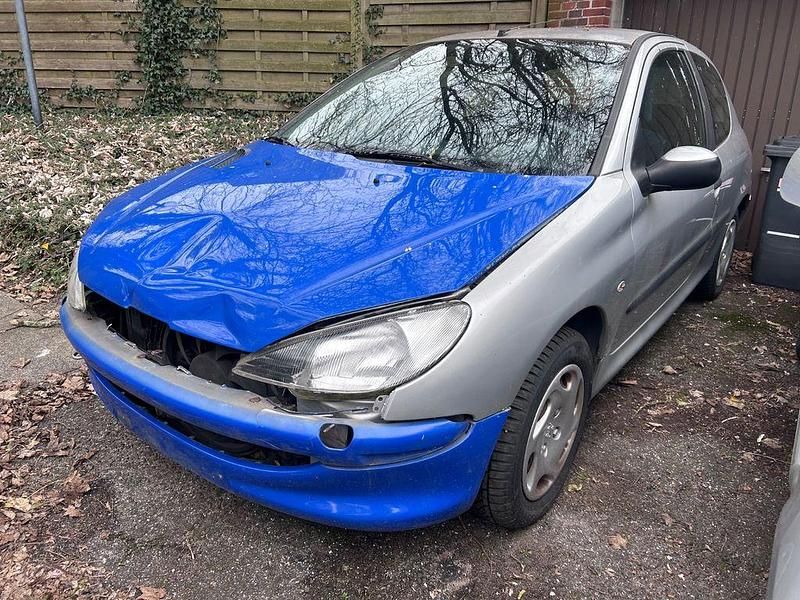 Gebraucht Peugeot 206 Premium 90 PS (66 kW) 2000 Limousine