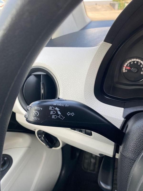 Gebraucht VW up! high up! 60 PS (44 kW) 2013 Weiß Kleinwagen