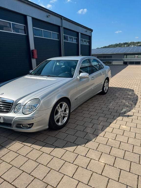 Gebraucht Mercedes E200 Avantgarde 184 PS (135 kW) 2007 Limousine