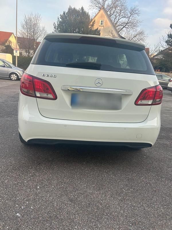 Gebraucht Mercedes B200 136 PS (100 kW) 2017 Weiß Van / Kleinbus