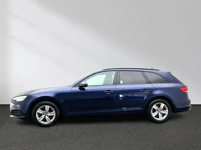 Gebraucht Audi A4 Ambiente 150 PS (110 kW) 2019 Navarrablau metallic Kombi