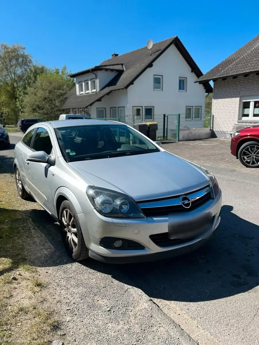 Second-hand Opel Astra 112 CP (82 kW) 2006 Argintiu Hatchback