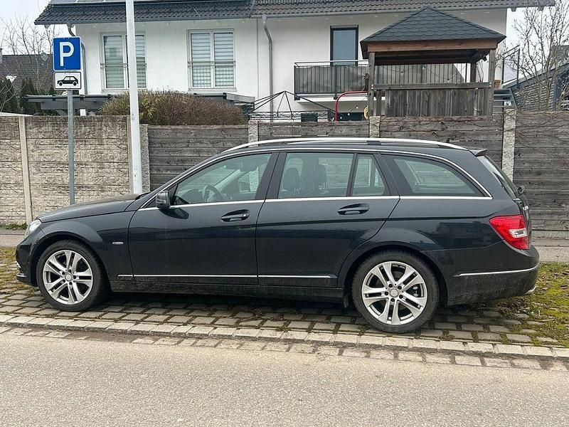 Gebraucht Mercedes C250 204 PS (150 kW) 2011 Schwarz Limousine