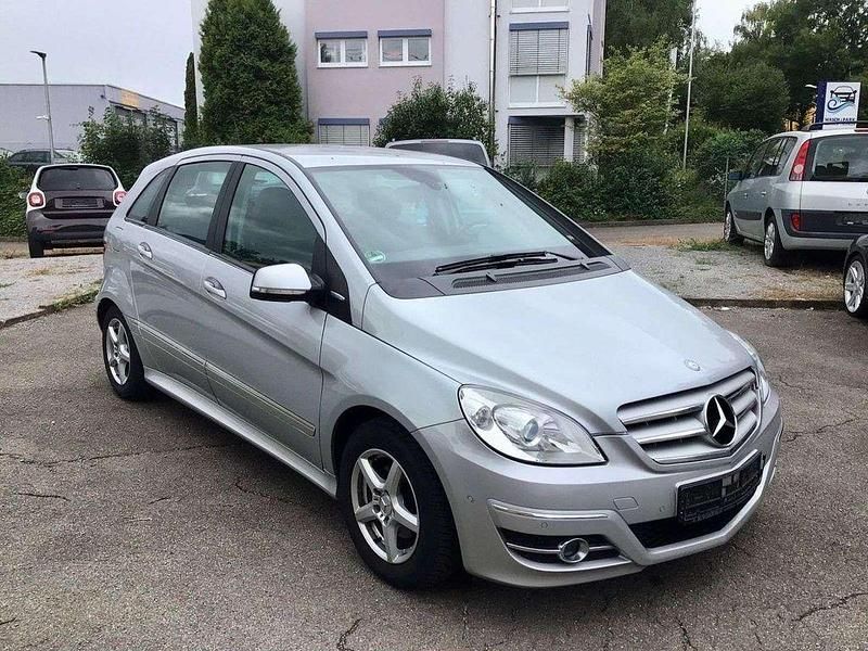 Polarsilber Gebraucht 2010 Mercedes B180 Van / Kleinbus | 4.500 € (Fairer Preis) - Bild 1/4