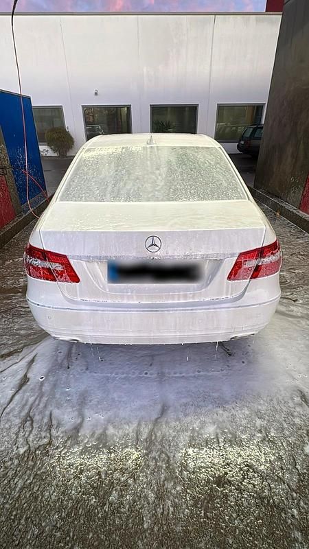 Gebraucht Mercedes E220 170 PS (125 kW) 2011 Weiß Limousine