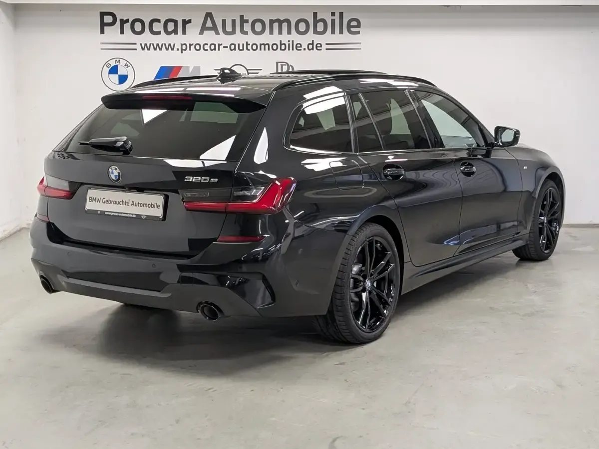Gebraucht BMW 320e M Sport 204 PS (150 kW) 2021 Schwarz Kombi