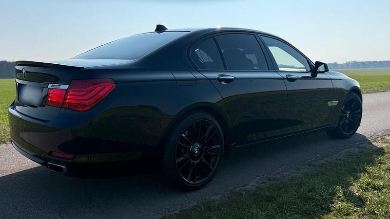 Gebraucht BMW 740 306 PS (225 kW) 2011 Schwarz Limousine