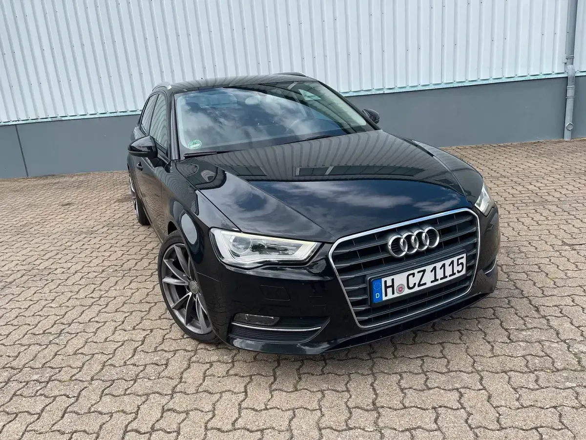 Gebraucht Audi A3 Sportback 105 PS (77 kW) 2013 Schwarz Kleinwagen