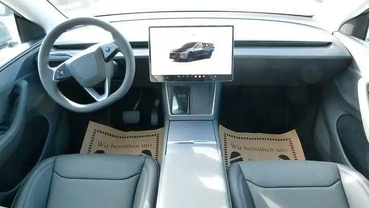 Neu Tesla Model Y Performance 378 kW (514 PS) 2026 Schwarz SUV