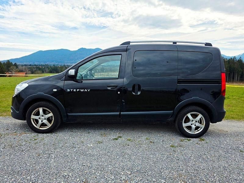 Gebraucht Dacia Dokker Stepway 131 PS (96 kW) 2020 Schwarz Van / Kleinbus