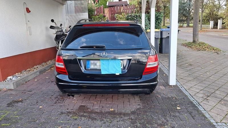 Gebraucht Mercedes C200 Elegance 136 PS (100 kW) 2012 Schwarz Kombi