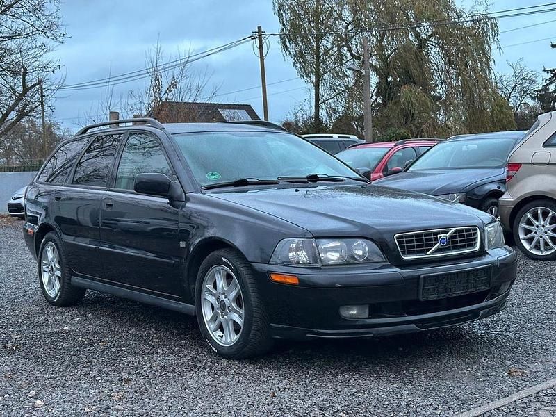 Schwarz Gebraucht 2004 Volvo V40 Standard Kombi | 1.600 € (Fairer Preis) - Bild 1/4