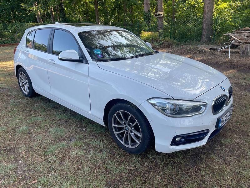 Weiß Gebraucht 2017 BMW 118 Sport Line Kleinwagen | 10.100 € (Fairer Preis) - Bild 1/4