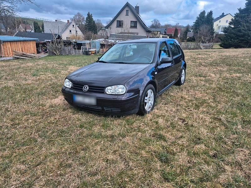 Gebraucht VW Golf IV 108 PS (79 kW) 2001 Violet Kleinwagen