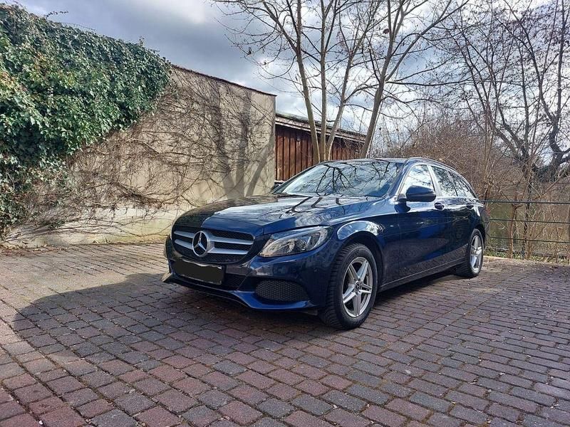 Gebraucht Mercedes C220 170 PS (125 kW) 2018 Blau Limousine