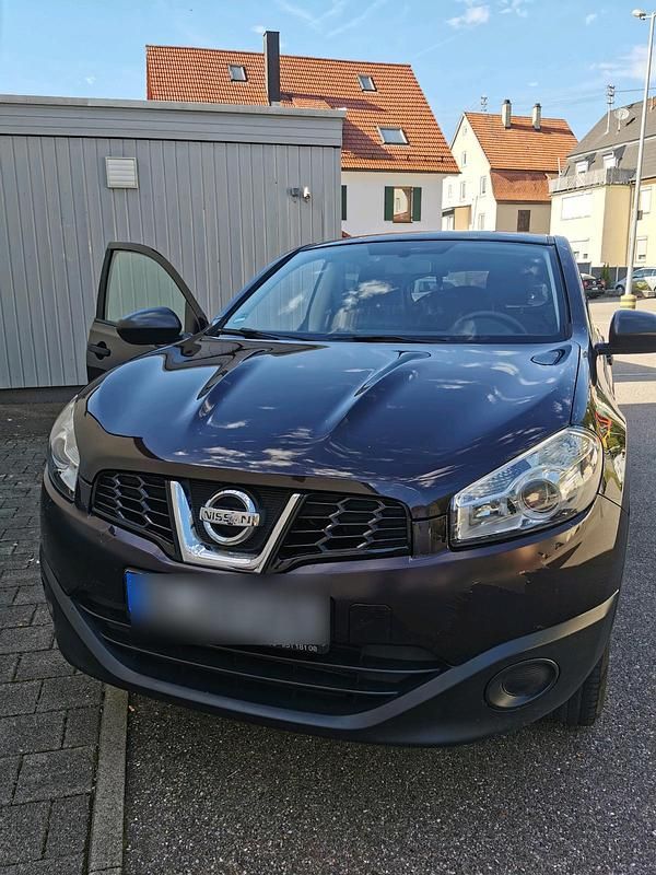 Violet Gebraucht 2011 Nissan Qashqai SUV | 4.499 € (Superpreis) - Bild 1/4