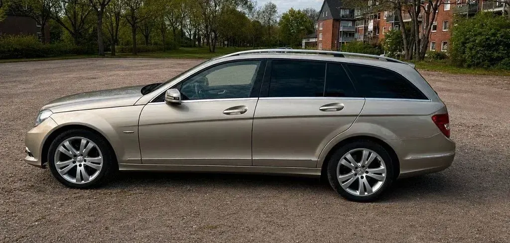 Gebraucht Mercedes C220 Elegance 170 PS (125 kW) 2011 Gold Limousine