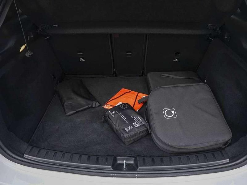 Gebraucht Mercedes GLA250 Progressive 218 PS (160 kW) 2023 Polarweiß SUV