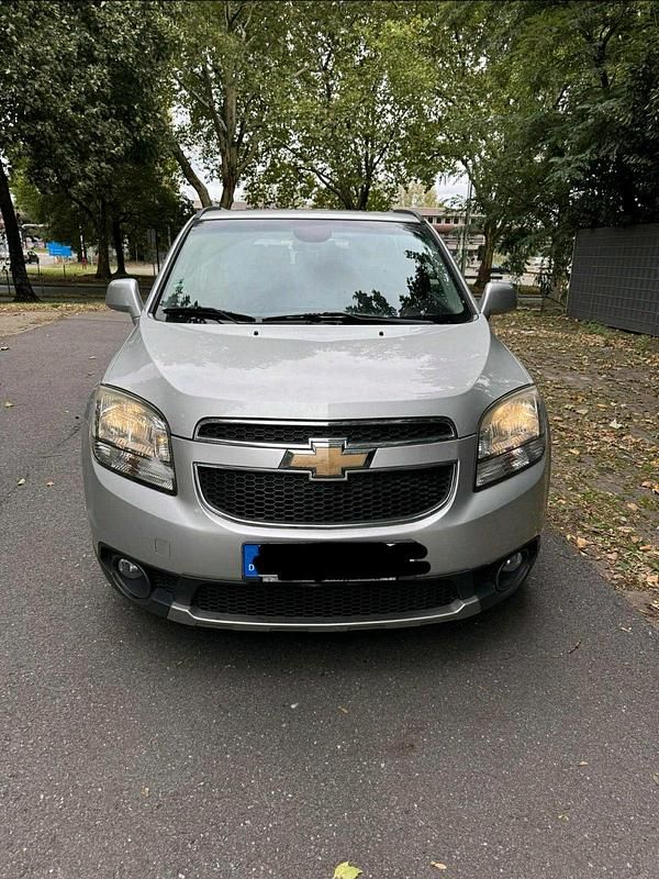 Silber Gebraucht 2012 Chevrolet Orlando Van / Kleinbus | 4.999 € (Guter Preis) - Bild 1/4