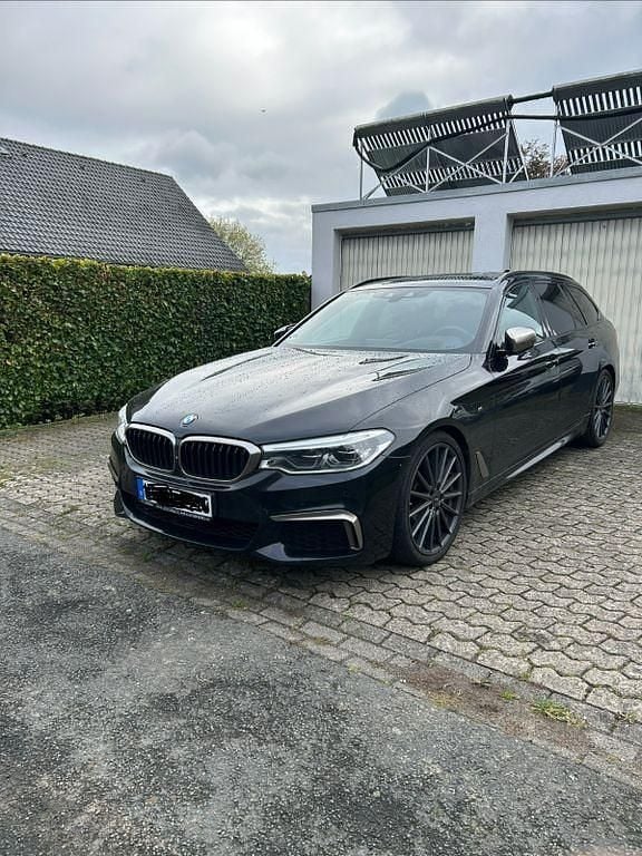 Schwarz Gebraucht 2019 BMW M550 M Performance Limousine | 29.000 € (Fairer Preis) - Bild 1/4