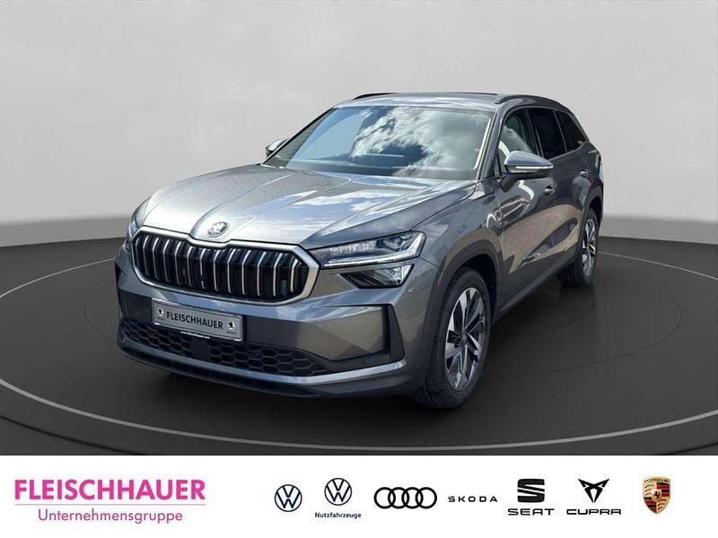 Grau Neu 2025 Skoda Kodiaq Selection SUV | 53.790 € (Fairer Preis) - Bild 1/4