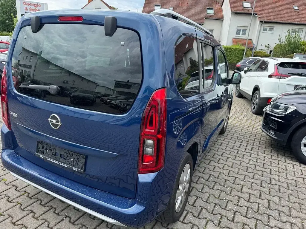 Gebraucht Opel Combo Life Innovation 131 PS (96 kW) 2019 Blau Limousine