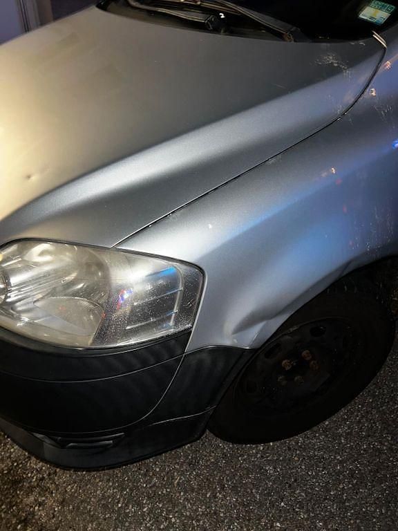 Gebraucht VW Fox 54 PS (39 kW) 2010 Silber Kleinwagen