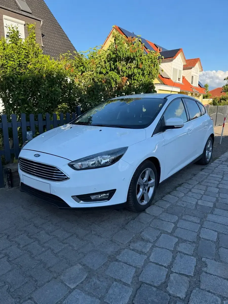 Gebraucht Ford Focus Titanium 150 PS (110 kW) 2015 Weiß Limousine