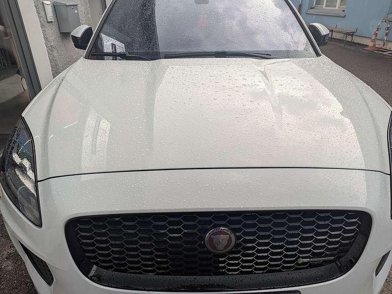 Weiß Gebraucht 2020 Jaguar E-Pace Chequered Flag SUV | 26.800 € (Guter Preis) - Bild 1/4