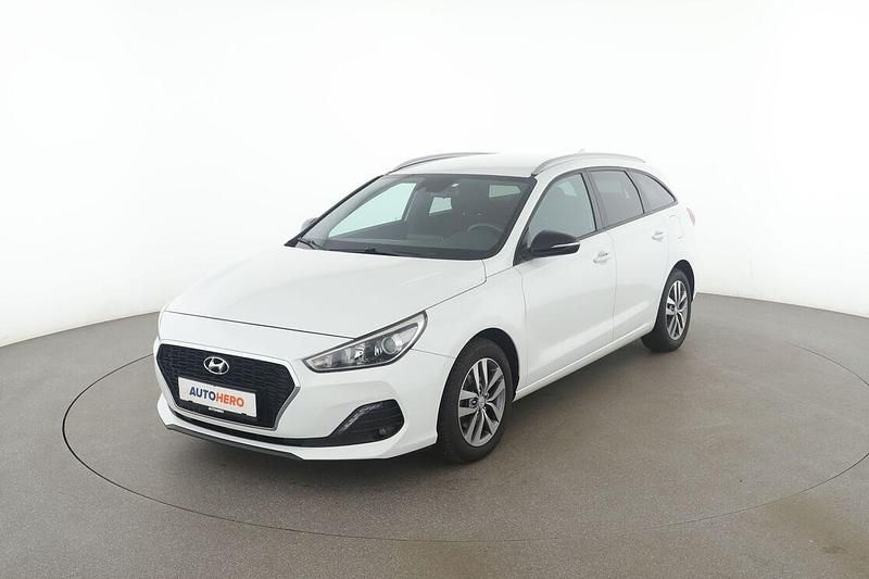 Weiß Gebraucht 2019 Hyundai i30 Passion Kombi | 12.750 € (Guter Preis) - Bild 1/3