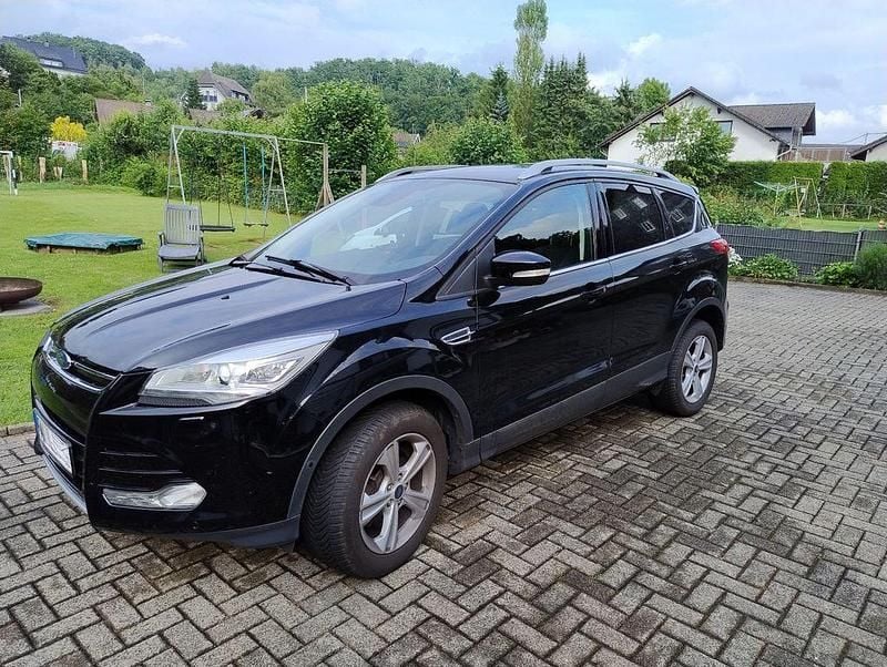 Schwarz Gebraucht 2015 Ford Kuga Titanium SUV | 14.300 € (Teuer) - Bild 1/4