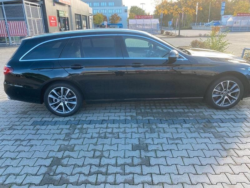 Second-hand Mercedes E300 320 CP (235 kW) 2020 Negru Break