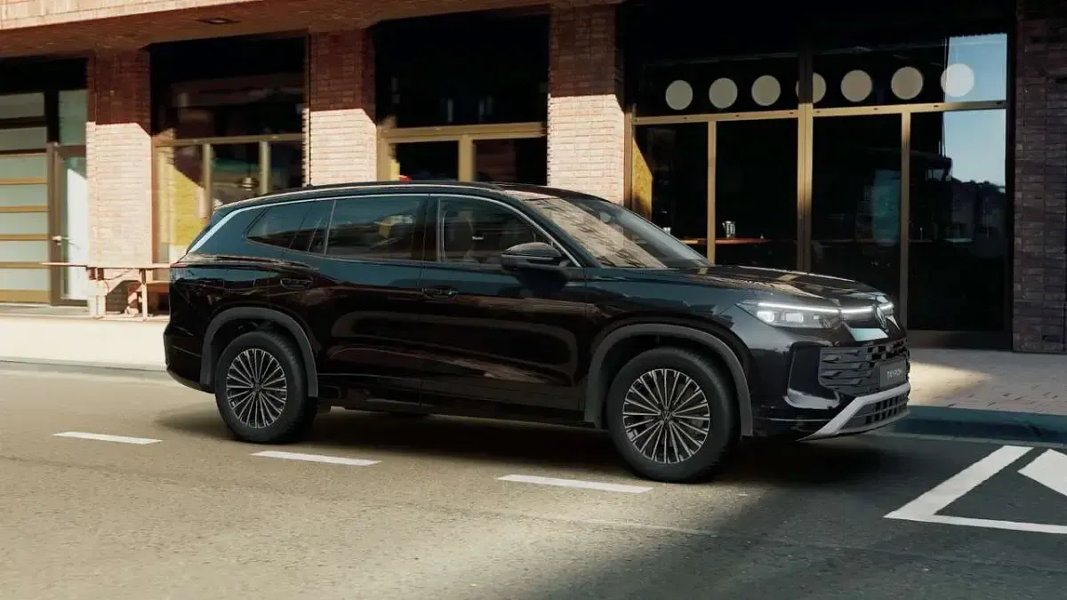 Gebraucht VW Tayron Life 150 PS (110 kW) 2025 Grenadillschwarz metallic SUV