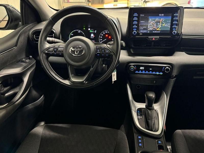 Gebraucht Toyota Yaris Hybrid Active 91 PS (66 kW) 2021 Schwarz Limousine