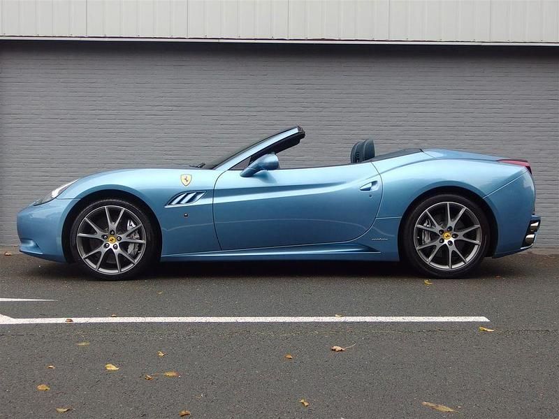 Blau Gebraucht 2010 Ferrari California Cabrio | 82.500 € (Fairer Preis) - Bild 1/4