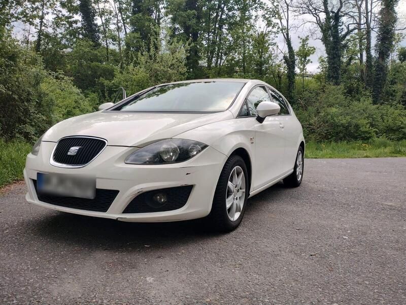 Weiß Gebraucht 2011 Seat Leon Ecomotive Kleinwagen | 3.500 € (Fairer Preis) - Bild 1/4