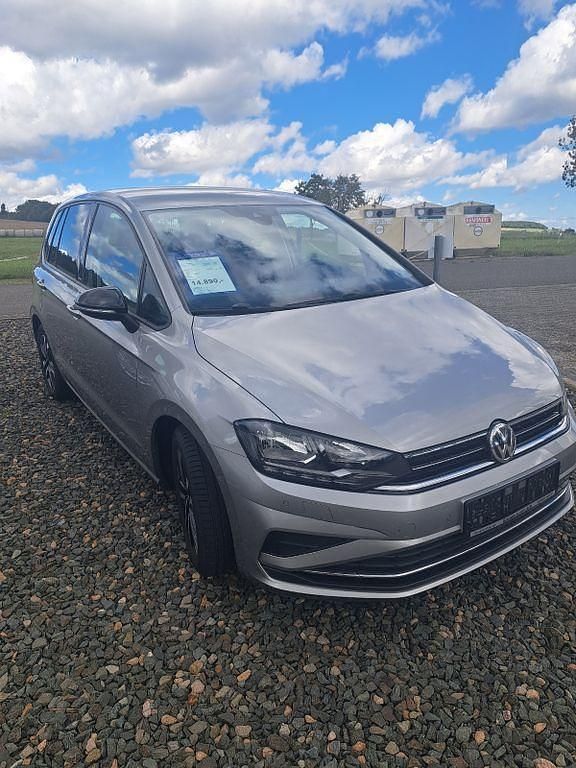 Tungsten silver Gebraucht 2019 VW Golf Sportsvan IQ Drive Van / Kleinbus | 14.690 € (Fairer Preis) - Bild 1/4