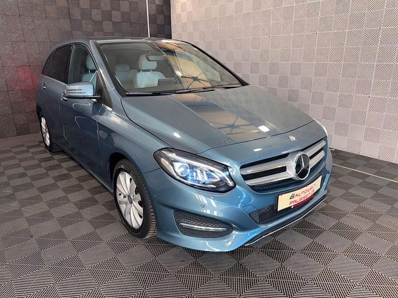 Blau Gebraucht 2015 Mercedes B200 Style Van / Kleinbus | 16.440 € (Fairer Preis) - Bild 1/4