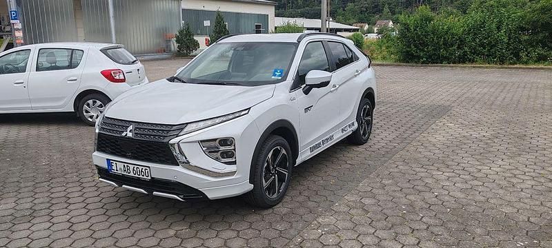 Weiß Gebraucht 2023 Mitsubishi Eclipse Cross Plus SUV | 31.990 € (Teuer) - Bild 1/4