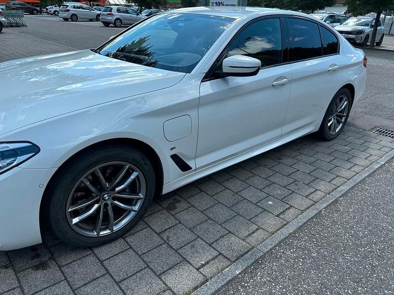 Weiß Gebraucht 2019 BMW 530e iPerformance Limousine | 29.000 € (Fairer Preis) - Bild 1/4