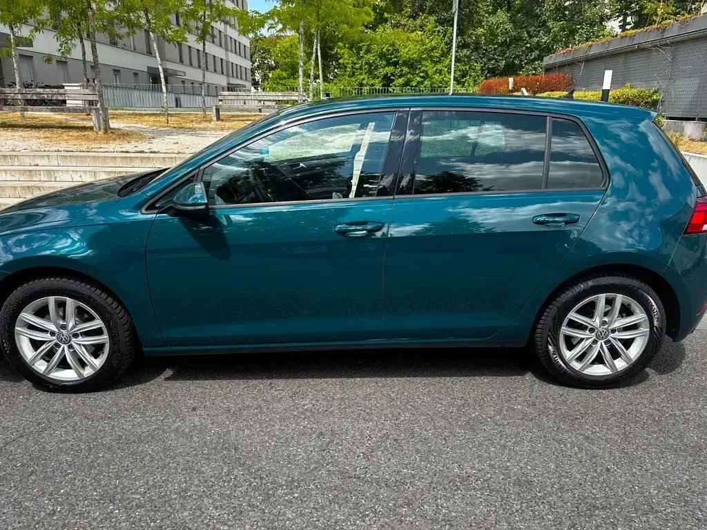 Gebraucht VW Golf VII Comfortline 110 PS (80 kW) 2017 Grün Limousine