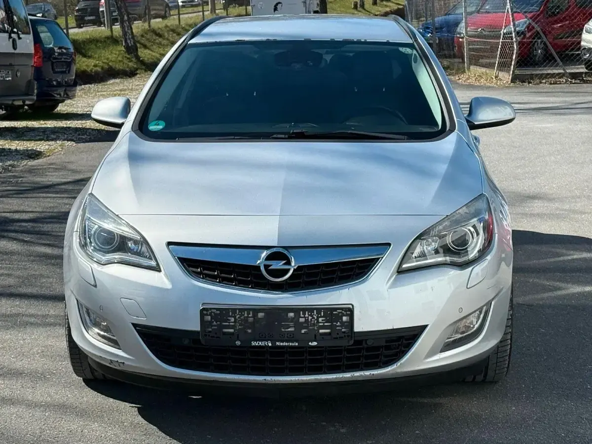 Gebraucht Opel Astra Innovation 160 PS (117 kW) 2011 Silber Kombi