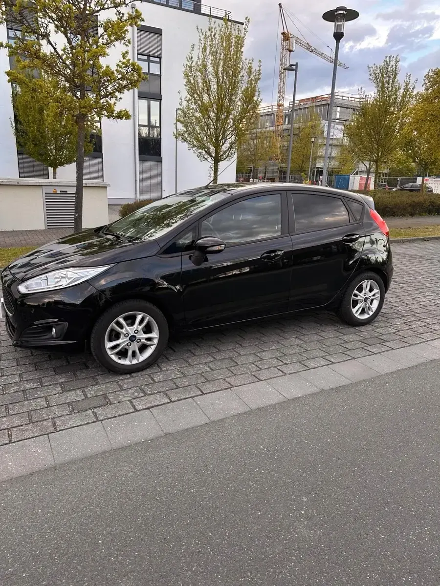 Gebraucht Ford Fiesta 101 PS (74 kW) 2016 Schwarz Kleinwagen