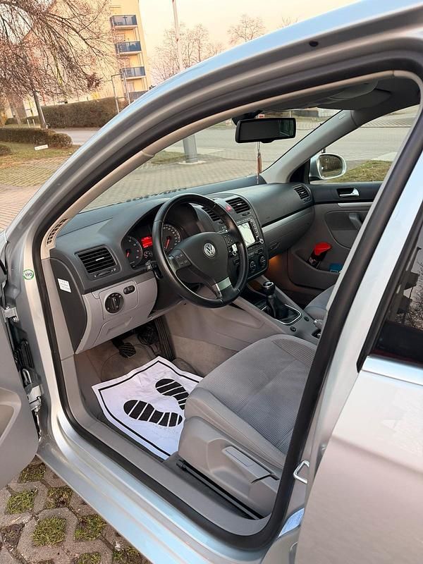 Gebraucht VW Jetta 115 PS (84 kW) 2005 Silber Limousine