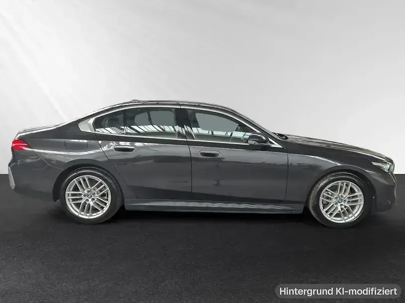Gebraucht BMW 530e Sport Line 299 PS (219 kW) 2024 Sophistograu brillanteffekt metallic Limousine